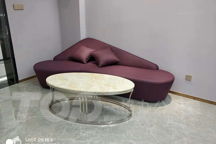 紅色異性沙發.jpg 紅色異性沙發.jpg