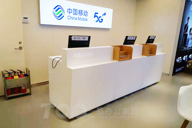 北京大興機(jī)場(chǎng)中國移動(dòng) 烤漆前臺(tái)雕刻不穿孔工藝精美.jpg 北京大興機(jī)場(chǎng)中國移動(dòng) 烤漆前臺(tái)雕刻不穿孔工藝精美.jpg