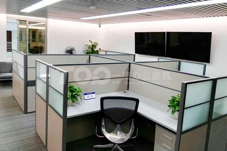 職員辦公桌近拍.jpg 職員辦公桌近拍.jpg