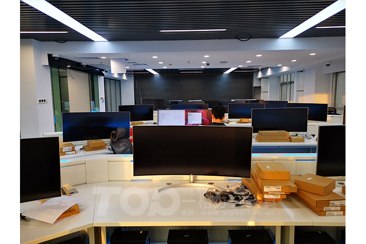 操作室辦公臺面.jpg 操作室辦公臺面.jpg