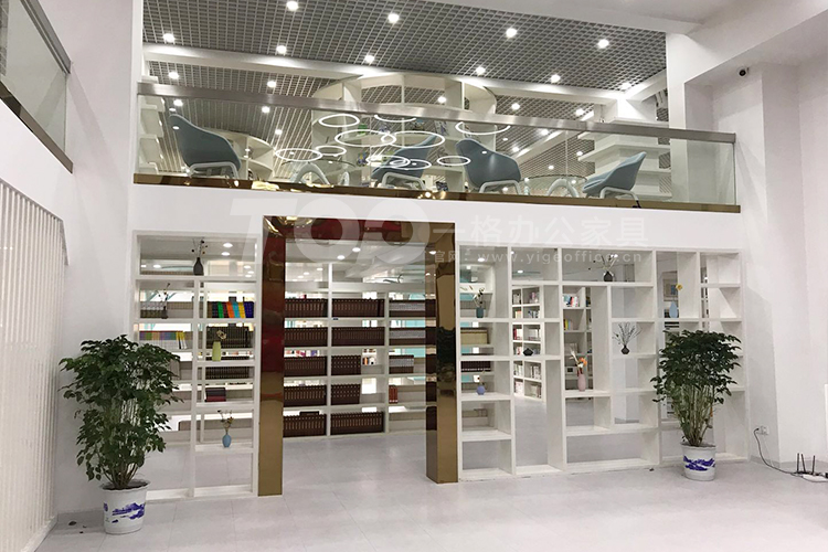 福永學(xué)校圖書館.jpg 福永學(xué)校圖書館.jpg