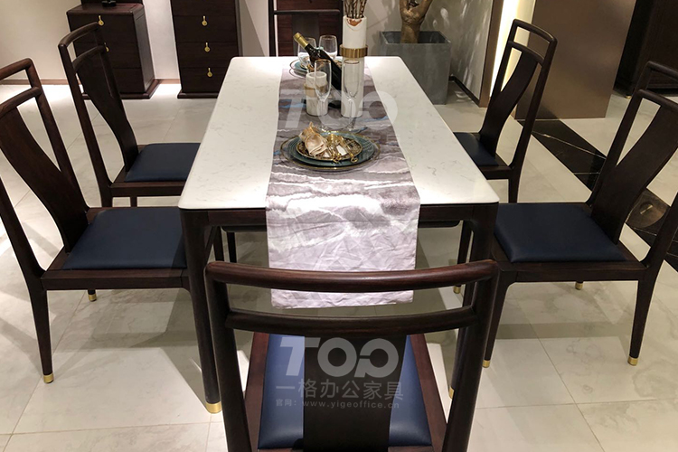 純實木餐椅進(jìn)口大理石臺面.jpg 純實木餐椅進(jìn)口大理石臺面.jpg