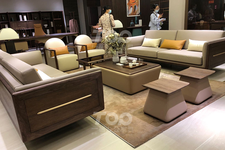 真皮實木辦公沙發.jpg 真皮實木辦公沙發.jpg