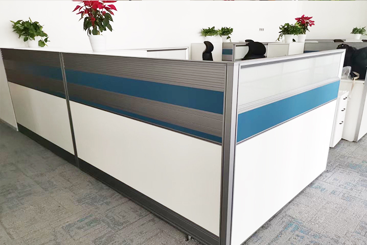 員工辦公桌屏風.jpg 員工辦公桌屏風.jpg