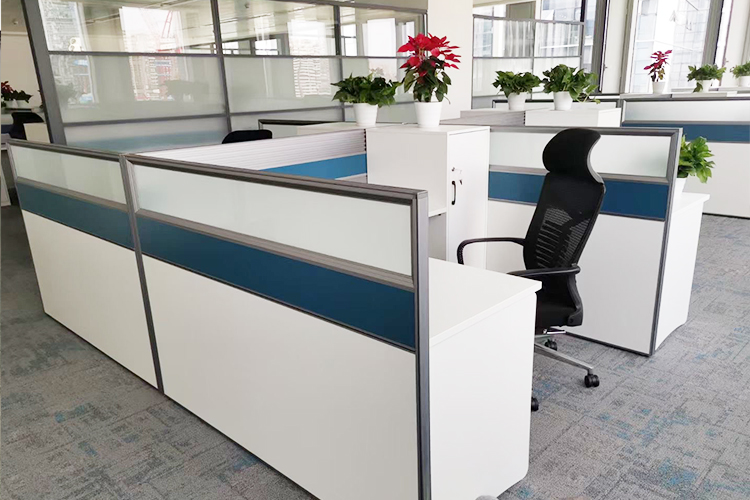 職員屏風辦公桌人體工學椅.jpg 職員屏風辦公桌人體工學椅.jpg